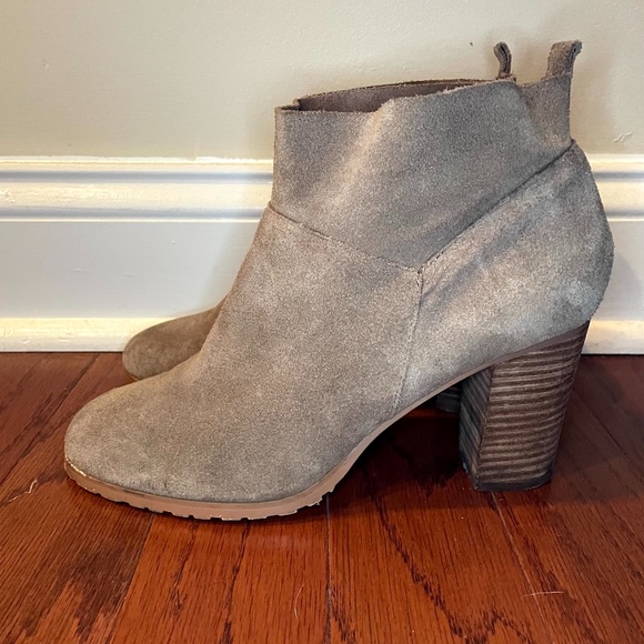 Crown Vintage Darcie Suede Ankle Booties 9